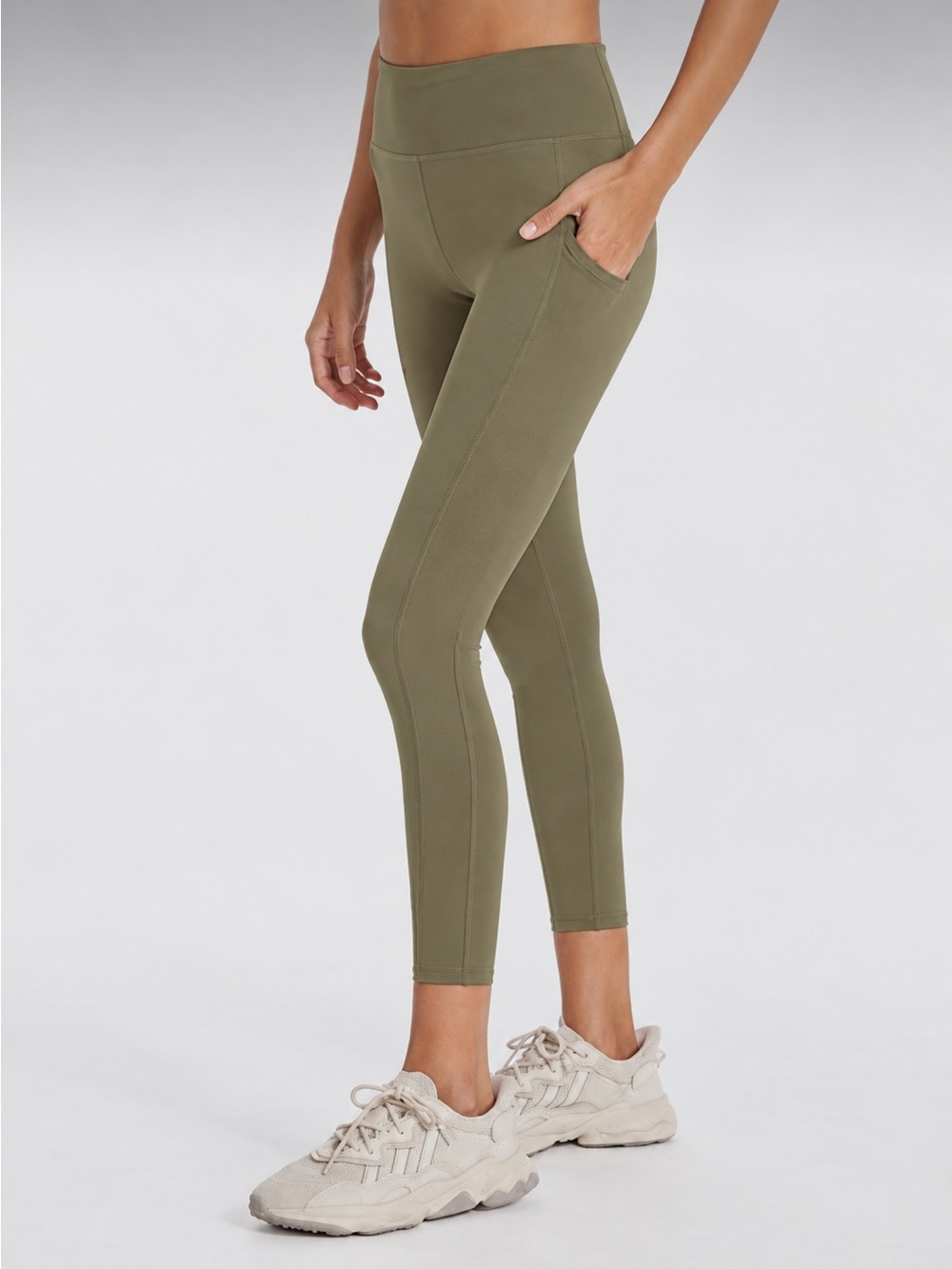 RETAIL $120 VUORI STRIDE LEGGING IN OLIVE GREEN